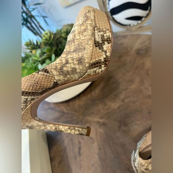 Joan & David Elegant Snakeskin Platform Heels size 6 1/2 - Picture 11 of 13
